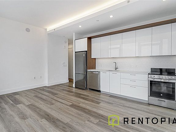 3rd image of 224 E 135th St #1101