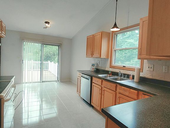 5th image of 15455 Country Mill Ct