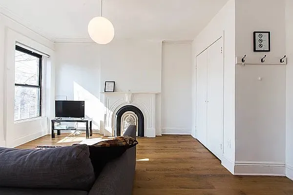 Rented by Compass | media 18