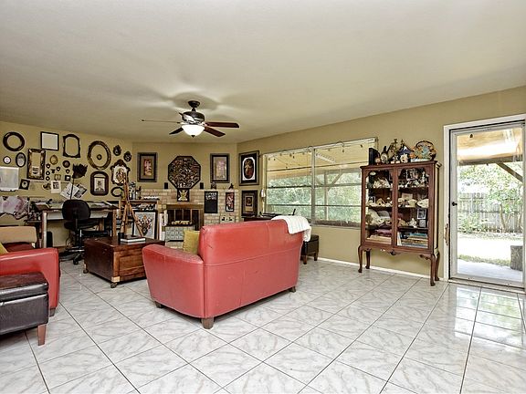 4th image of 1754 Cricket Hollow Dr