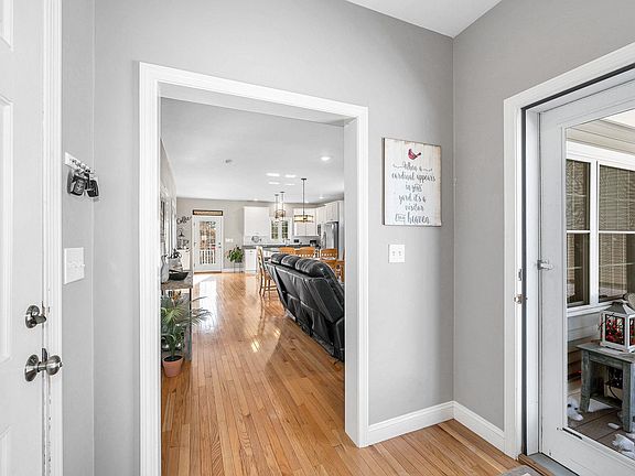 2nd image of 8 Crown Point Circle