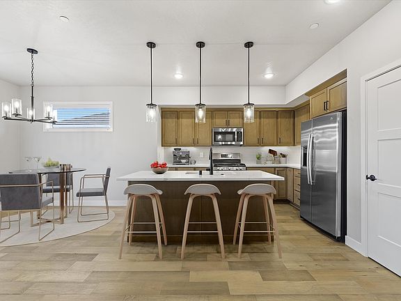 3rd image of 3837 Corvina St