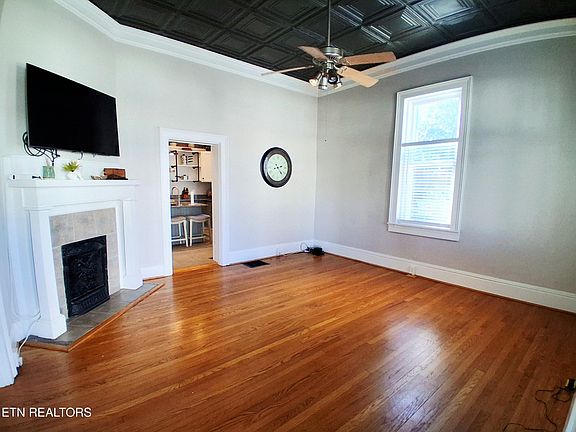 3rd image of 106 Villa St