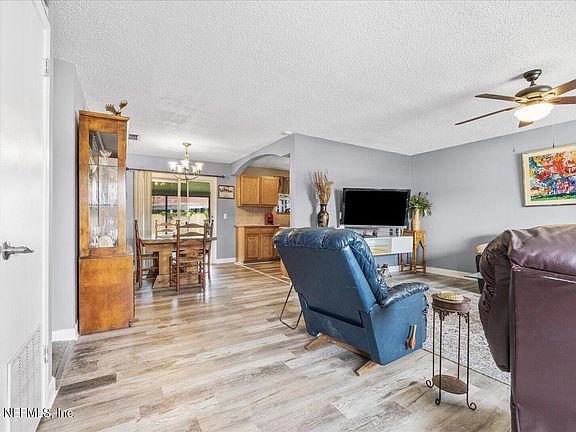 3rd image of 2626 GRAMPIAN Drive W