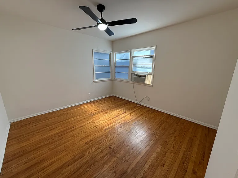 2475 N Beachwood Dr #3 — Photo 6