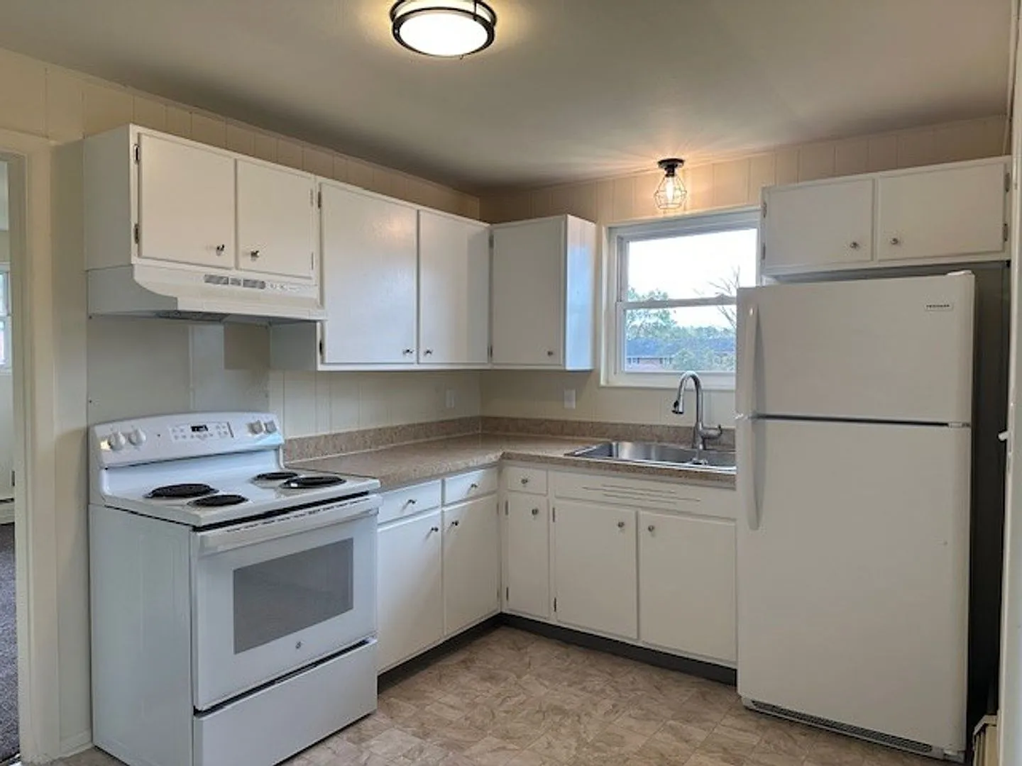 Welcome to a charming 2-bedroom apartment located in the heart of Middletown, PA. — Photo 4