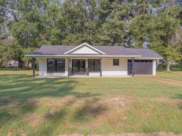 211 College St, Batesville, MS 38606