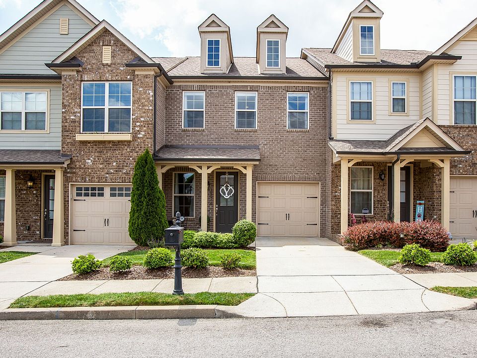 1st image of 1576 Hampshire Pl
