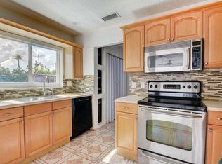965 Orchid Dr, Royal Palm Beach, FL 33411