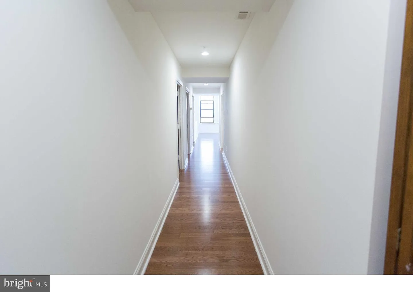 2 bed, 970 sqft, $2,810 — Photo 4