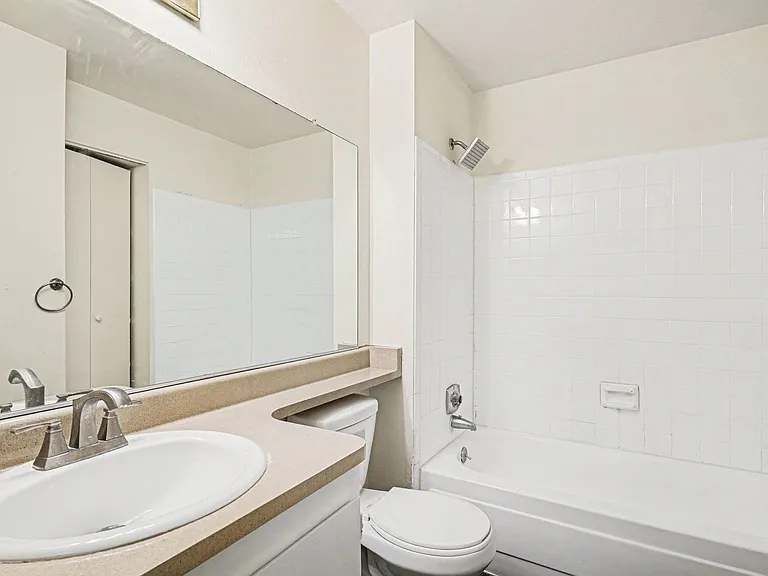 18004 E Ohio Ave #202 — Photo 15