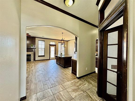 5th image of 2304 Wheatfield Ave