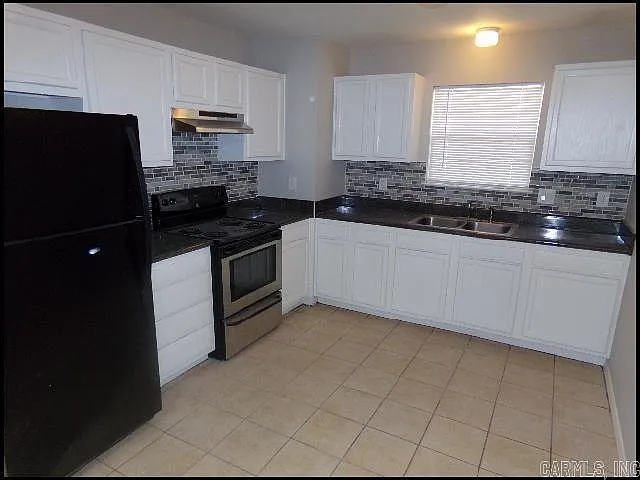 3915 Saint James Ct — Photo 5