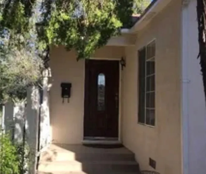 10834 Encino Ave — Photo 4