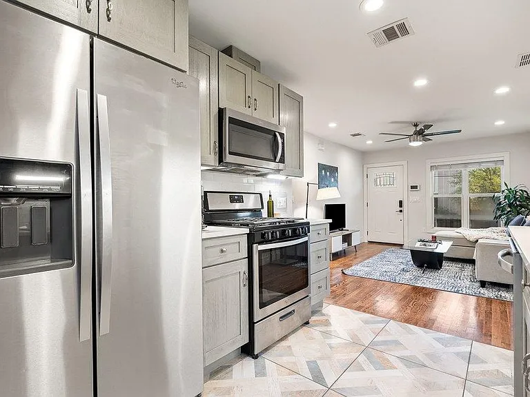 2702 Crest Ave #1 — Photo 5