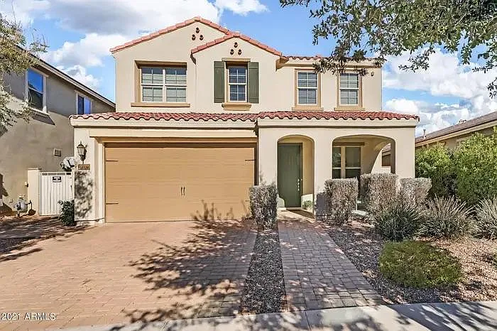 3 bed, 2.5 bath, 2066 sqft, $2,495 — Photo 3