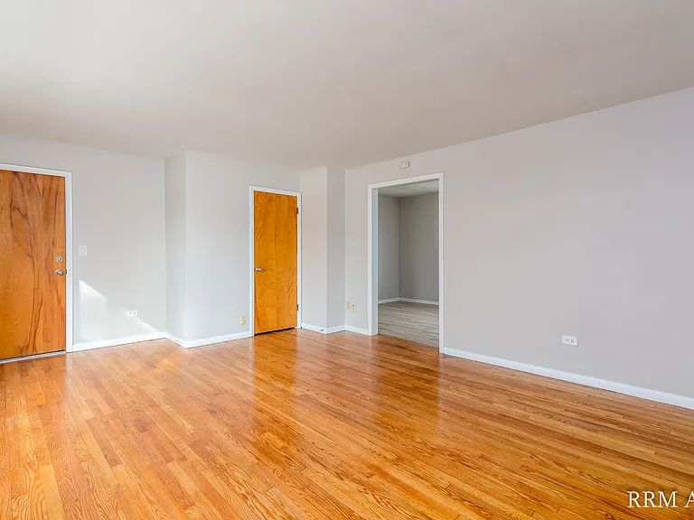 116 W Austin Ave #B — Photo 3