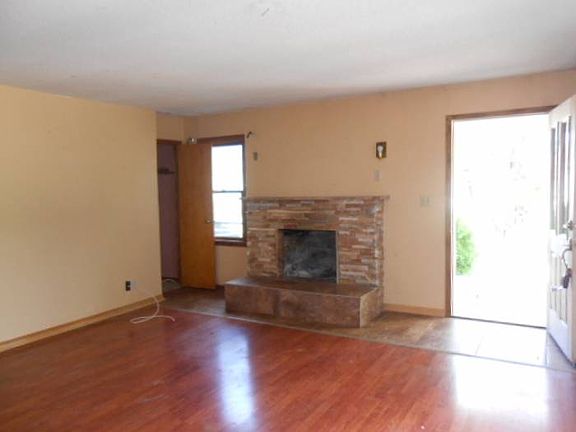 4th image of 4815 Maxey Ct