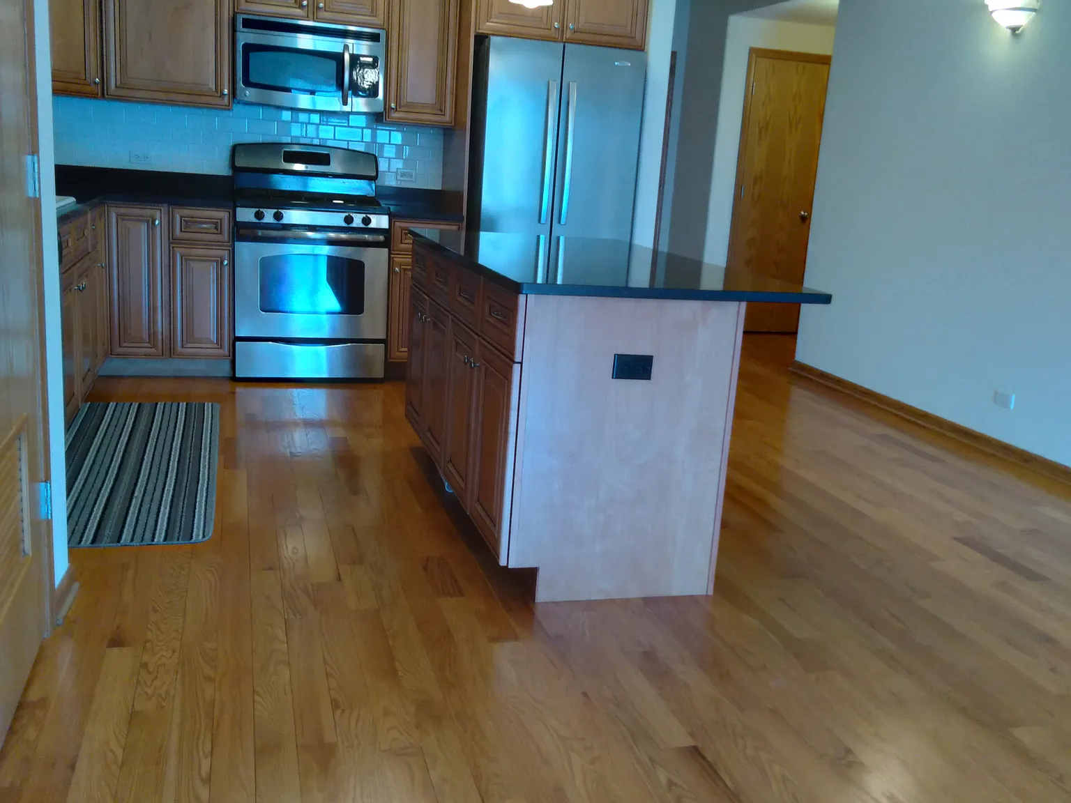 2 bed, 1300 sqft, $2,500 — Photo 3