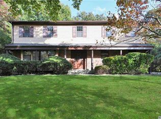 49 Fox Hollow Ridings Rd, Northport, NY 11768