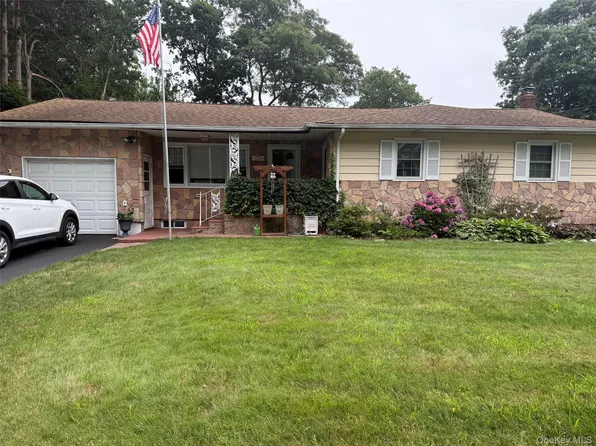 152 Parkwood Drive, Shirley, NY 11967