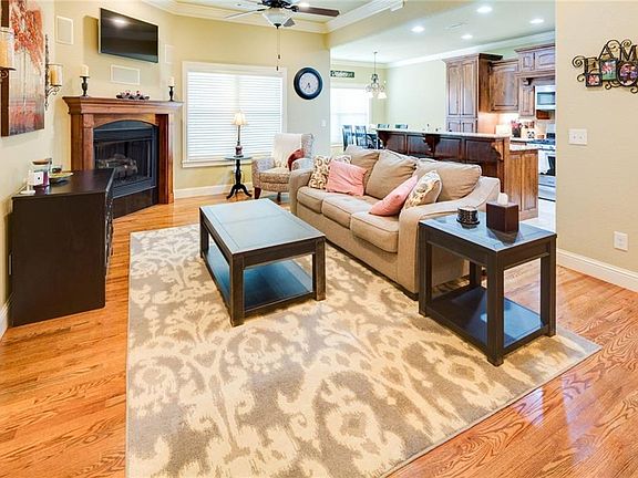 4th image of 6204 Sage Dr