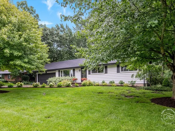 27W755 Robin Ln, Northwoods, IL 60185