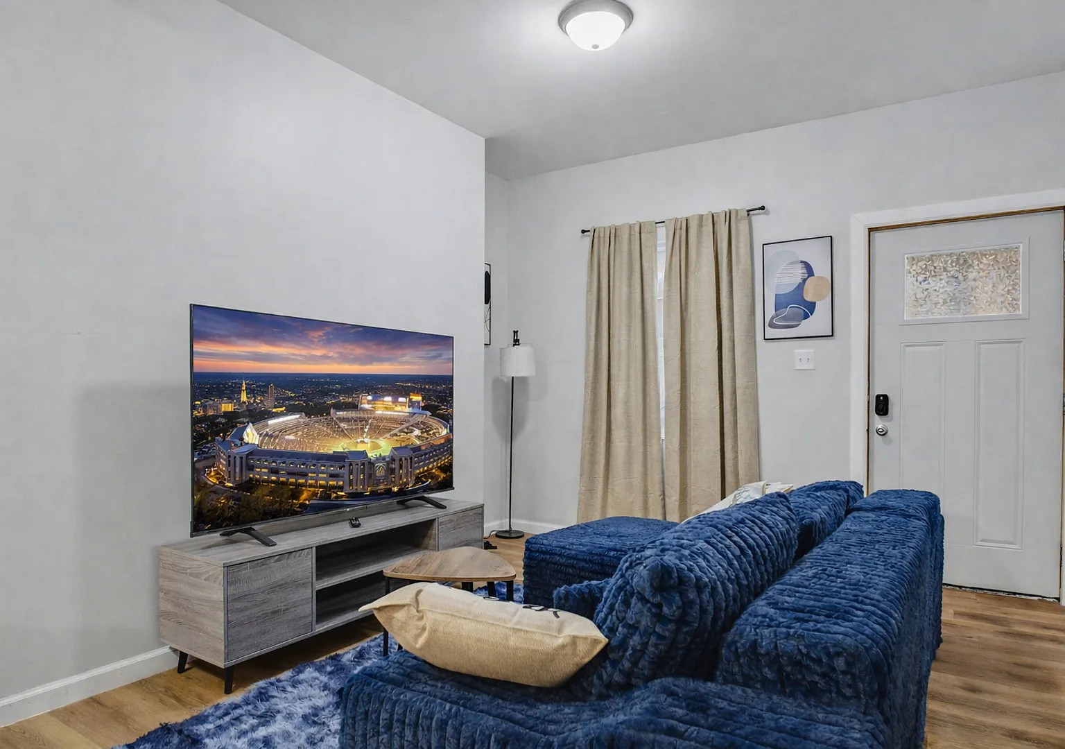 Move-In Ready! Stylishly Remodeled 3BR Fully Furnished Duplex in South Bend — Photo 4