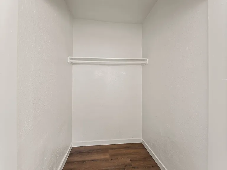 5391 Huntington Dr N — Photo 11