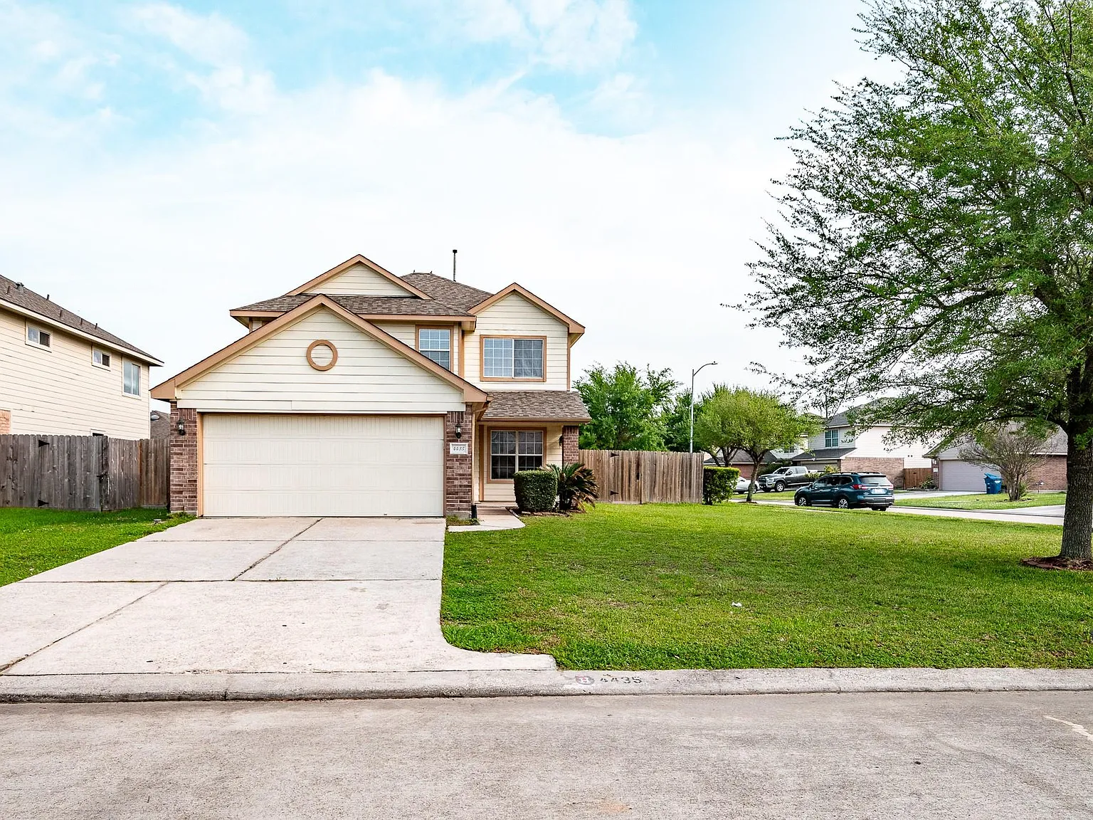 4 bed, 2.5 bath, 1860 sqft, $1,995 — Photo 1
