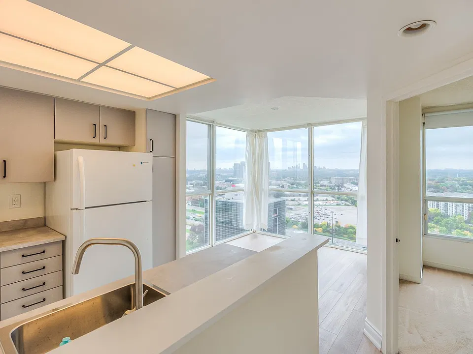 5 Concorde Pl #2504