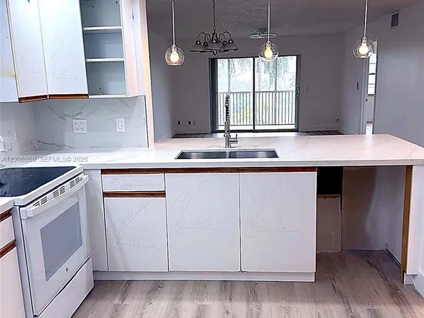 12850 SW 4th Ct APT 409I, Pembroke Pines, FL 33027