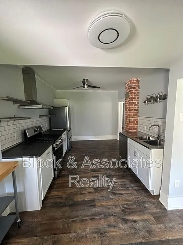 1 bed, 1.0 bath, $995 — Photo 3