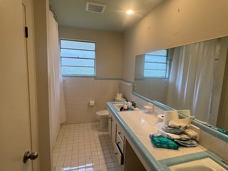 695 Maxine Dr — Photo 17