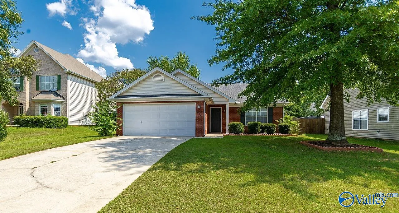 3 bed, 2.0 bath, 1596 sqft, $2,071 — Photo 1