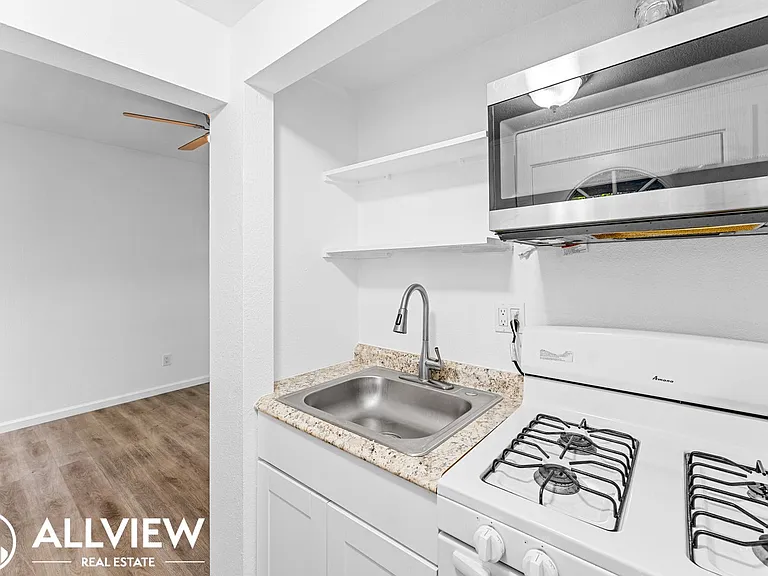 1208 North Van Ness Avenue — Photo 8