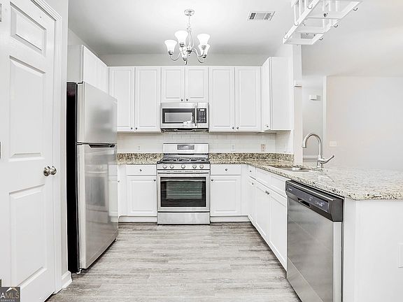 4th image of 2223 Wilmington Cir NE