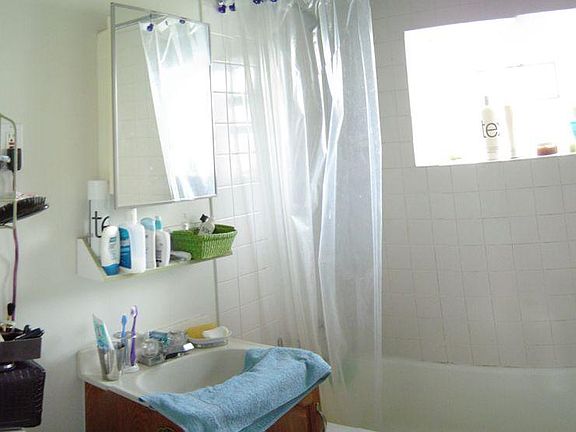 3rd image of 3005 W Leland Ave APT 3