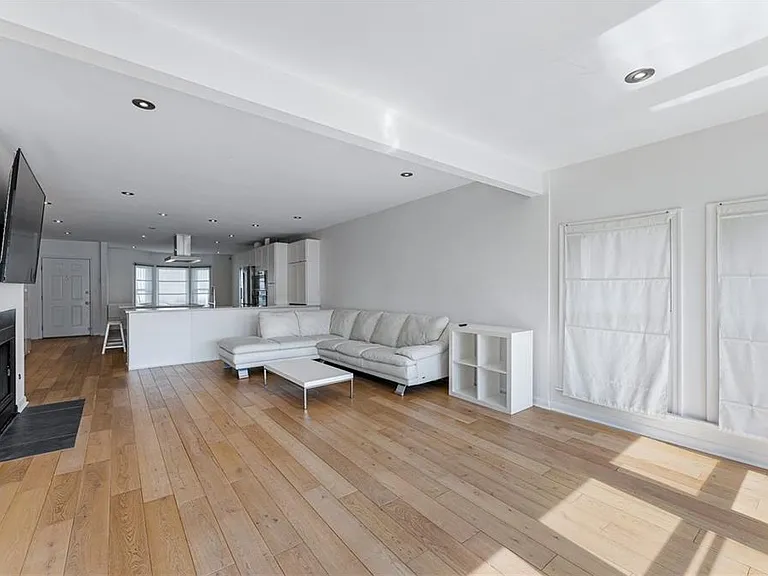 908 Lenox Hill Ct NE — Photo 6