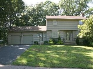 19 Northfield Dr, East Hartford, CT 06118