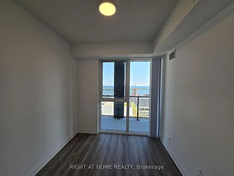180 Front St E #4209 — Photo 26