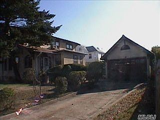 2nd image of 271 Magnolia Blvd
