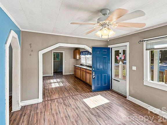 3rd image of 203 California St