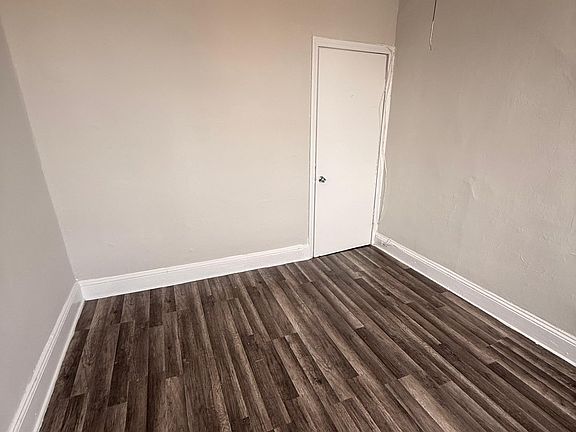 5th image of 2382 Dean St APT 12