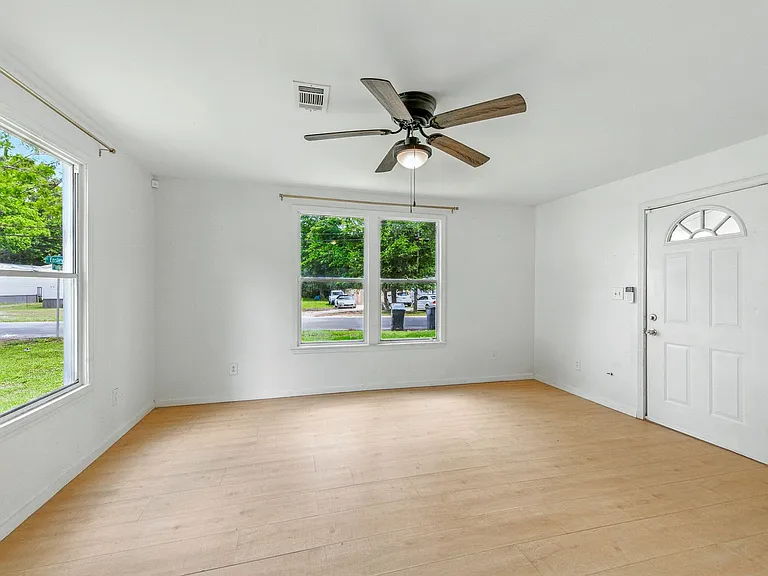 61 E Ensley St — Photo 8