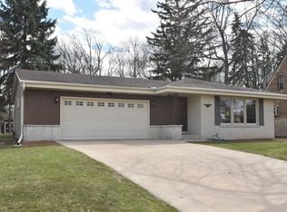 7921 W Cold Spring Rd, Greenfield, WI 53220