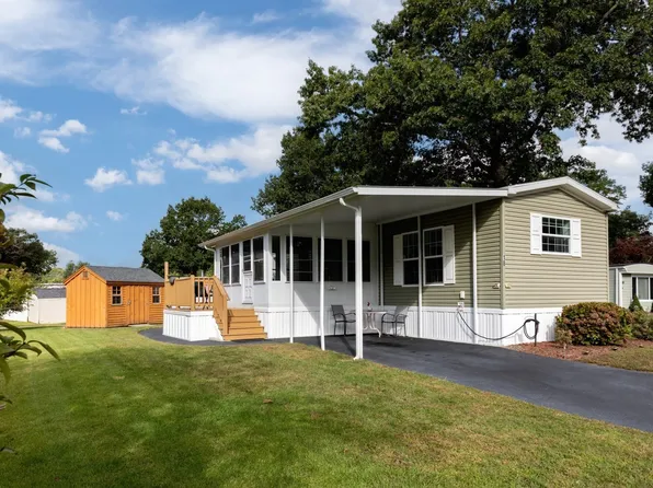 18 Candlelight Dr, Plymouth, MA 02360