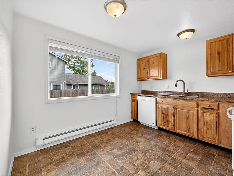 1609 E 34th St #B — Photo 8