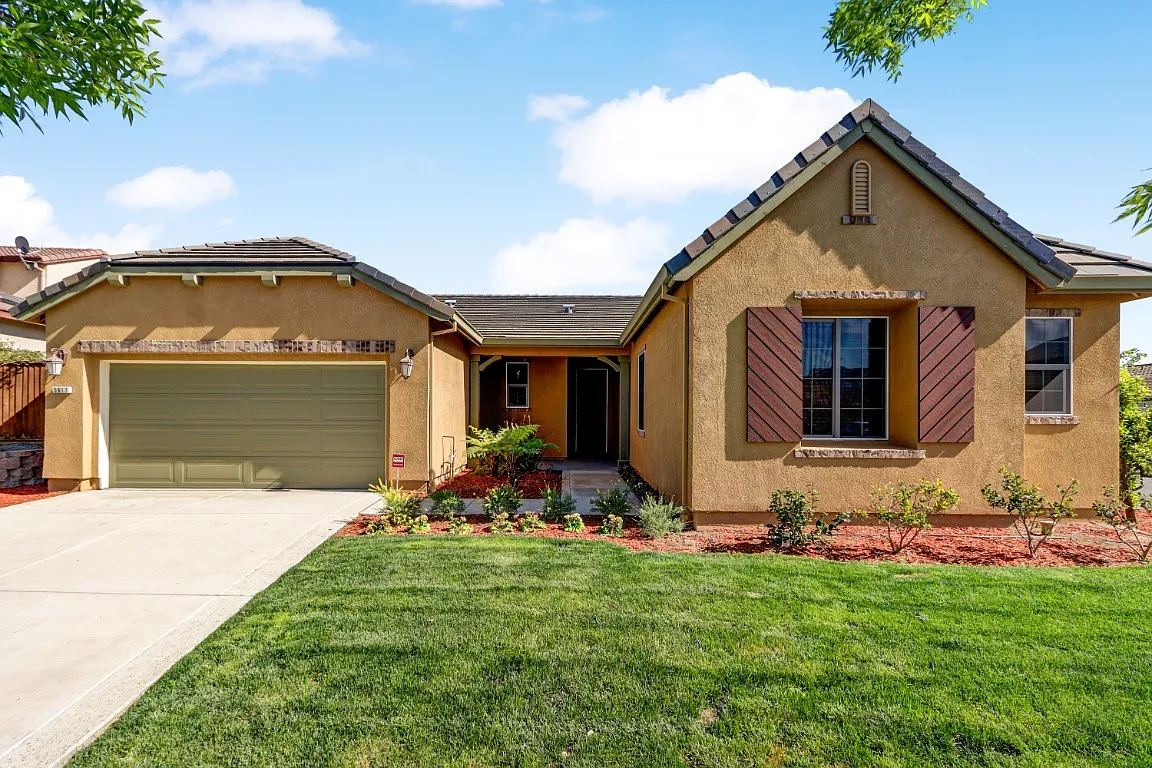 4 bed, 3.0 bath, 2237 sqft, $3,650 — Photo 1