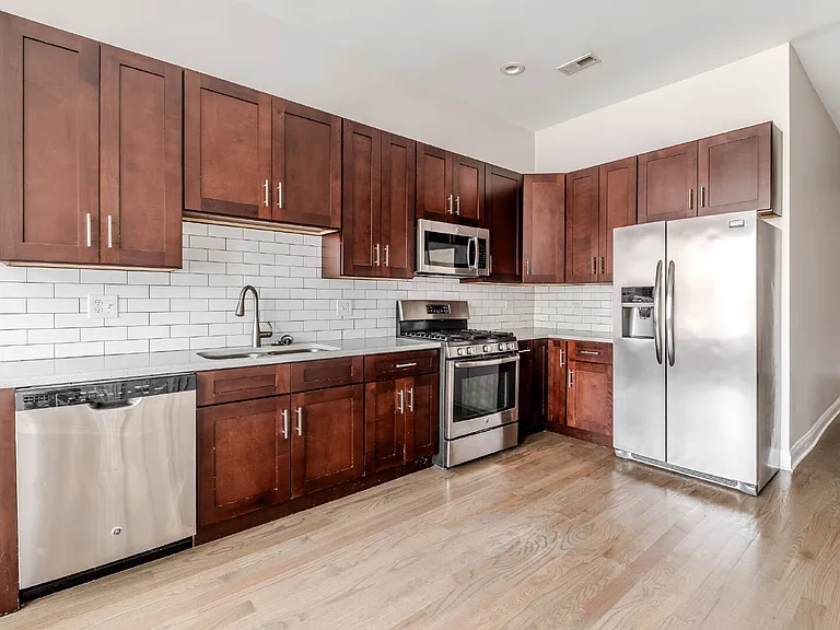 1947 W Chicago Ave #2F — Photo 3